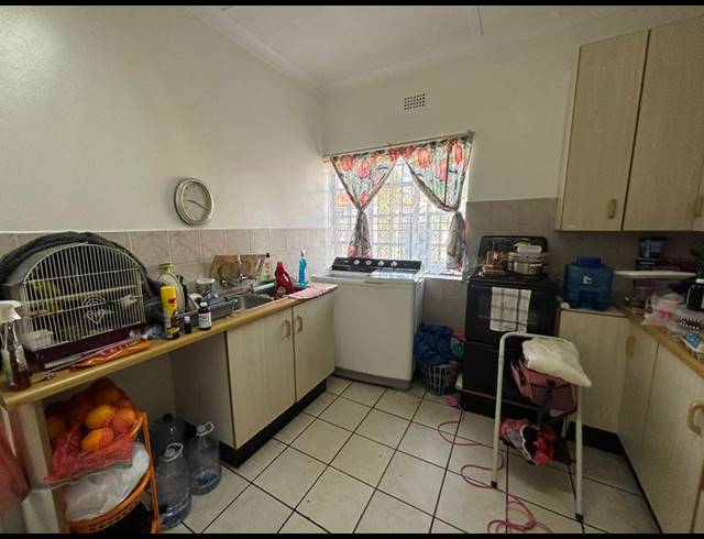 2 BEDROOM HOUSE FOR SALE IN NEWLANDS